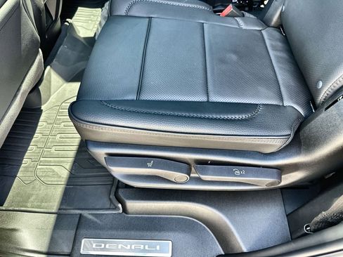 New 2026 GMC Yukon Denali w/ Denali Reserve Package AWD/4WD image 17