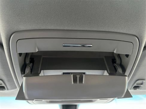 Used 2018 Chevrolet Tahoe 4WD w/ Remote Keyless Entry Package image 24