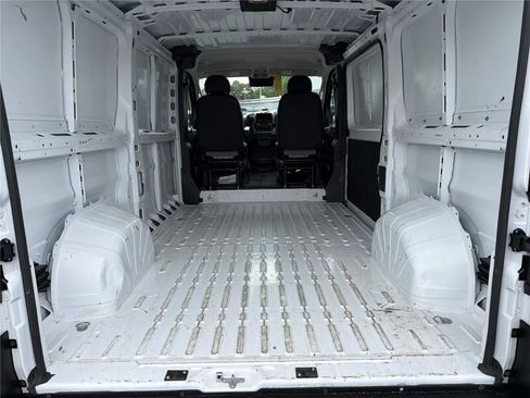 Used 2025 RAM ProMaster 2500 w/ Convenience Group FWD image 17