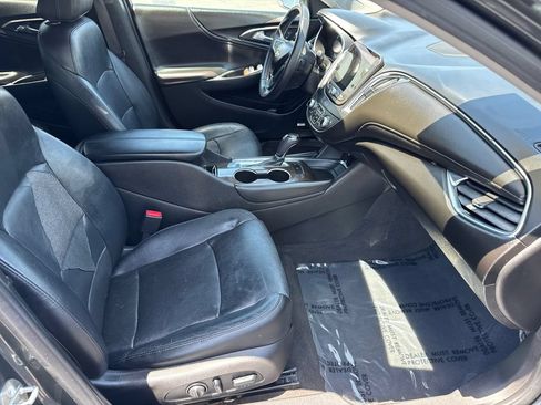 Used 2018 Chevrolet Malibu Premier w/ Premier Sun and Wheel Package FWD image 16