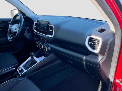 Used 2022 Hyundai Venue Limited image 28