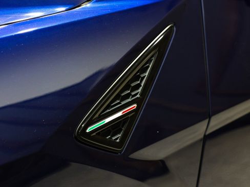 Used 2019 Lamborghini Urus AWD/4WD image 16