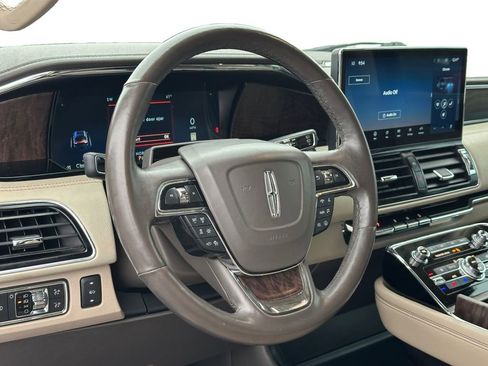 Used 2023 Lincoln Navigator Reserve image 13
