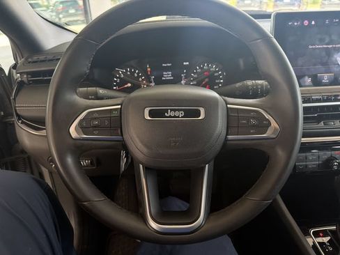 Used 2023 Jeep Compass Latitude w/ Sun and Sound Group AWD/4WD image 8