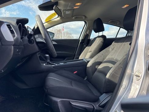 Used 2018 MAZDA MAZDA3 Sport w/ Preferred Equipment Package image 5