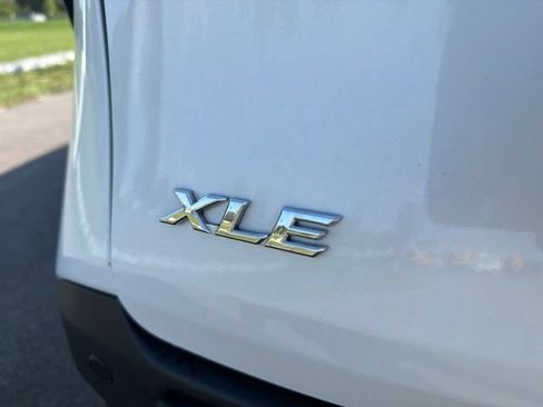 Used 2021 Toyota Sienna XLE FWD image 10