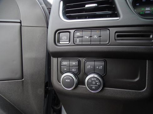 Used 2023 GMC Yukon XL SLT image 22