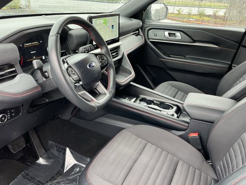 Used 2025 Ford Explorer ST-Line w/ ST-Line Street Pack image 9