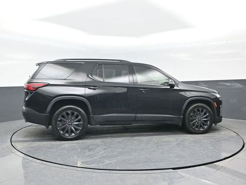 Used 2022 Chevrolet Traverse RS image 3