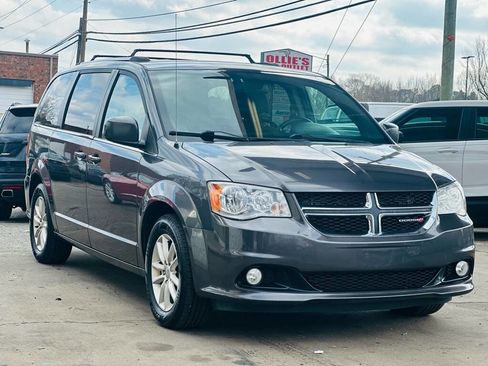 Used 2018 Dodge Grand Caravan SXT image 1