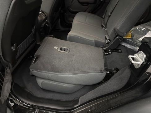 Used 2025 Jeep Wrangler Unlimited Rubicon w/ Technology Group image 6