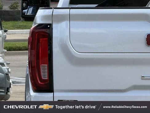 Used 2022 GMC Sierra 2500 Denali w/ Denali Ultimate Package AWD/4WD image 9