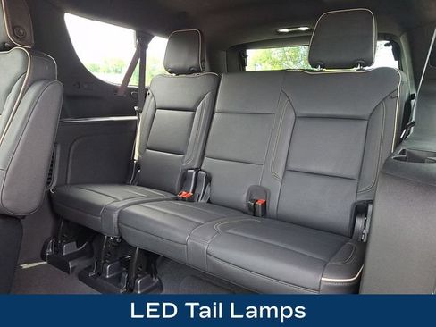 Used 2025 Chevrolet Suburban Premier AWD/4WD image 21
