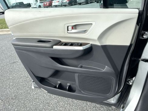 Used 2024 Toyota Sienna XLE image 17