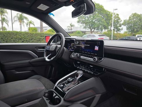 Used 2024 Chevrolet Colorado Z71 w/ Z71 Convenience Package 2 AWD/4WD image 11