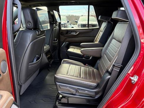 Certified 2025 GMC Yukon Denali Ultimate image 8