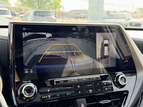 Certified 2020 Toyota Highlander Limited AWD/4WD image 4