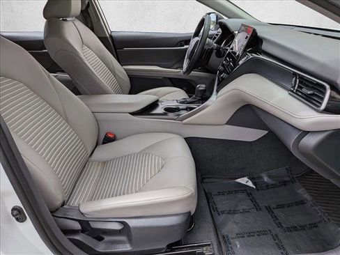 Used 2024 Toyota Camry SE w/ Convenience Package image 17