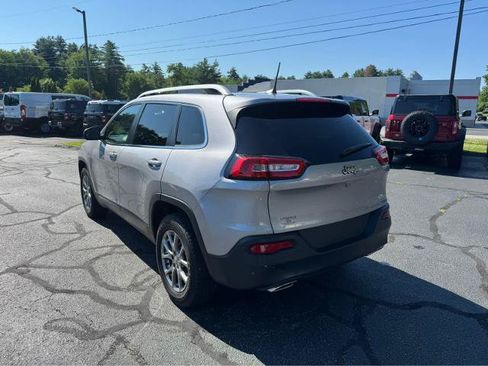 Used 2018 Jeep Cherokee Latitude Plus w/ Comfort/Convenience Group AWD/4WD image 3