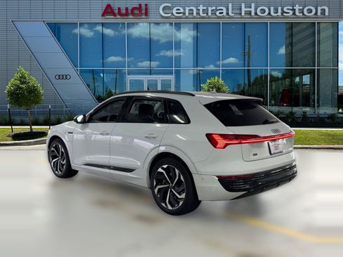 Used 2024 Audi Q8 e-tron Premium Plus image 3