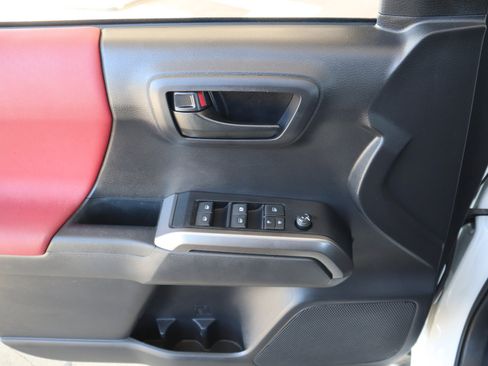 Used 2022 Toyota Tacoma SR5 image 39