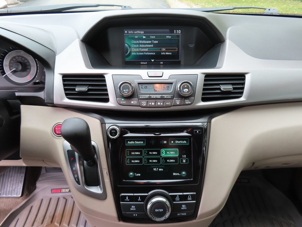 Used 2016 Honda Odyssey SE image 16