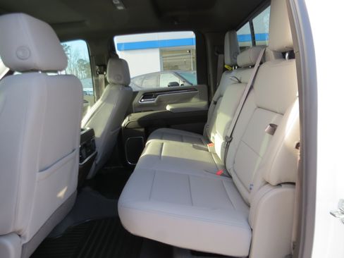 Used 2026 Chevrolet Silverado 2500 LTZ w/ LTZ Convenience Package image 15