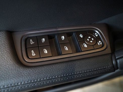 New 2026 Porsche Cayenne S image 19