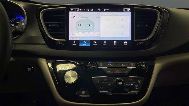 Used 2024 Chrysler Pacifica Touring-L FWD image 12