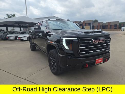 Used 2025 GMC Sierra 2500 AT4 w/ AT4 Premium Plus Package AWD/4WD image 9