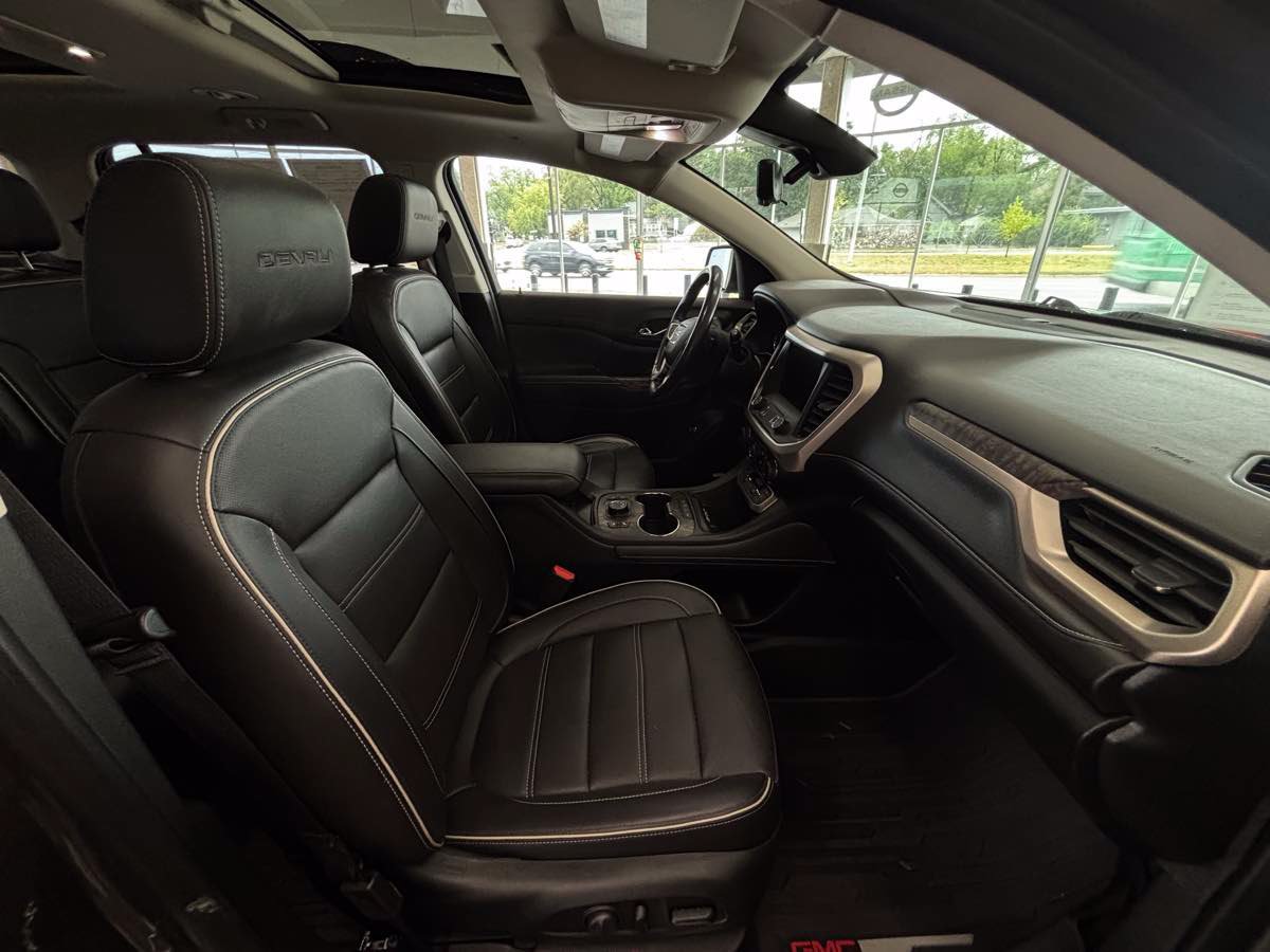 Used 2020 GMC Acadia Denali w/ Technology Package AWD/4WD image 42