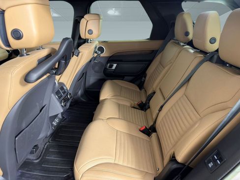 Certified 2023 Land Rover Discovery Metropolitan Edition image 13