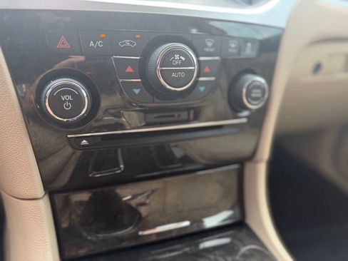 Used 2013 Chrysler 300 w/ Driver Convenience Group RWD image 23
