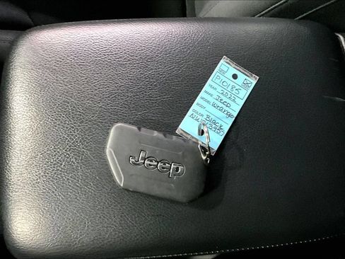 Used 2022 Jeep Wrangler Unlimited Sport AWD/4WD image 32