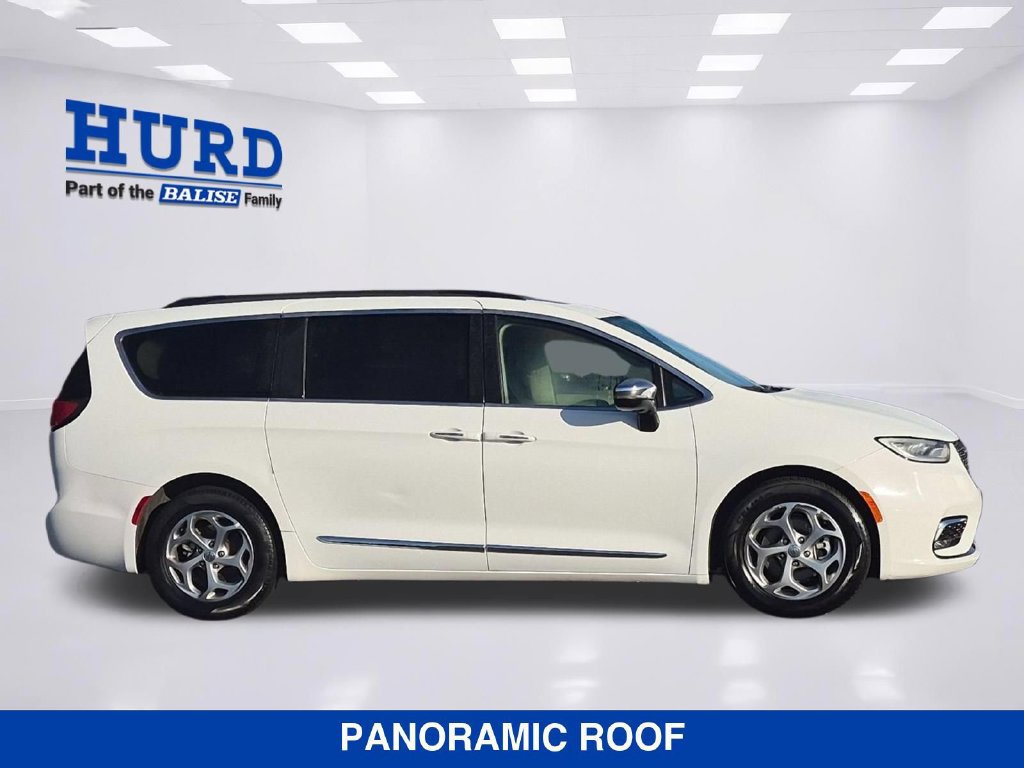 Used 2023 Chrysler Pacifica Limited FWD image 2