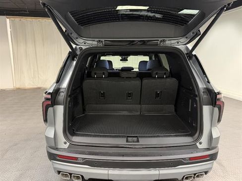 New 2026 Chevrolet Traverse LT w/ LPO, Floor Liner Package FWD image 4