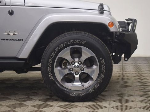 Used 2016 Jeep Wrangler Sahara w/ Connectivity Group AWD/4WD image 28