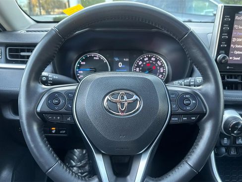 Certified 2022 Toyota RAV4 XLE image 22
