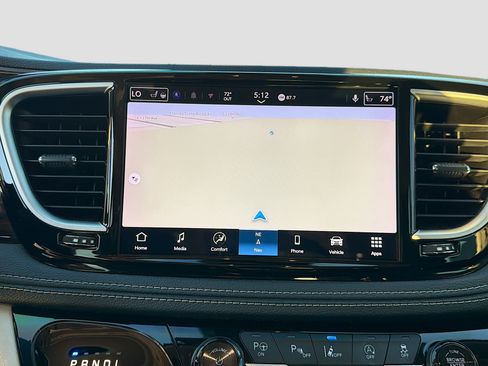 Used 2022 Chrysler Pacifica Limited image 32