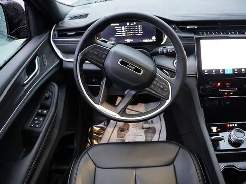 New 2025 Jeep Grand Cherokee Limited w/ Black Appearance Package image 13