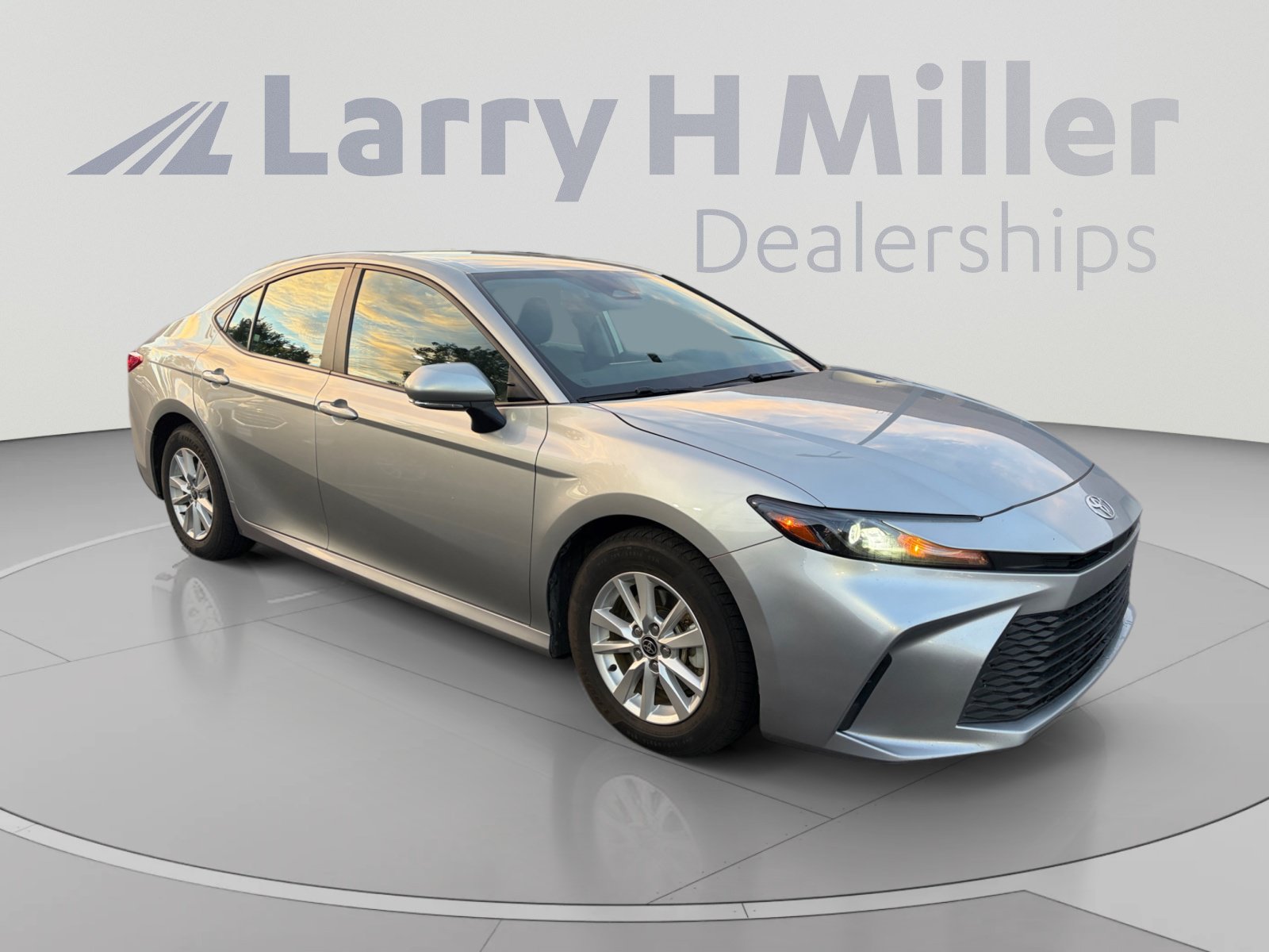 Used 2025 Toyota Camry LE FWD image 7