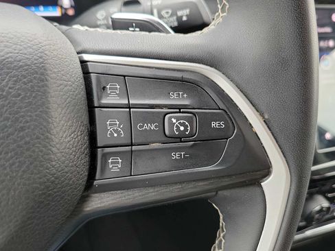 Used 2024 Jeep Grand Cherokee Laredo AWD/4WD image 23