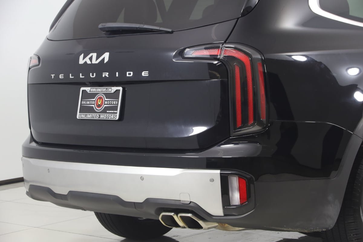 Used 2024 Kia Telluride EX w/ EX Captain's Chair Package FWD image 45