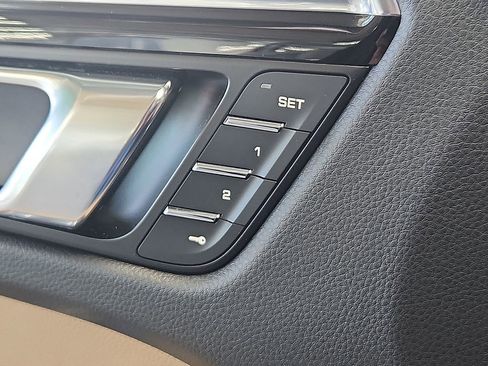 Used 2026 Porsche Macan image 23