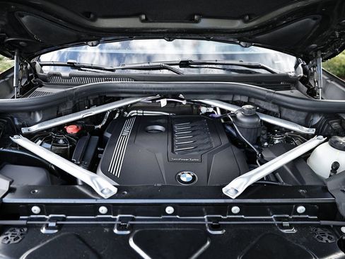 Used 2022 BMW X5 xDrive40i w/ M Sport Package image 31