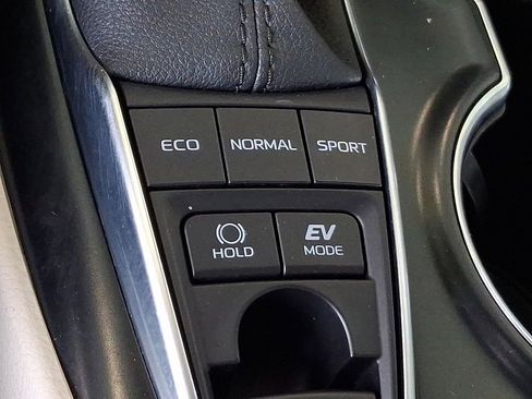 Used 2020 Toyota Camry XLE w/ Sunroof Package FWD image 26