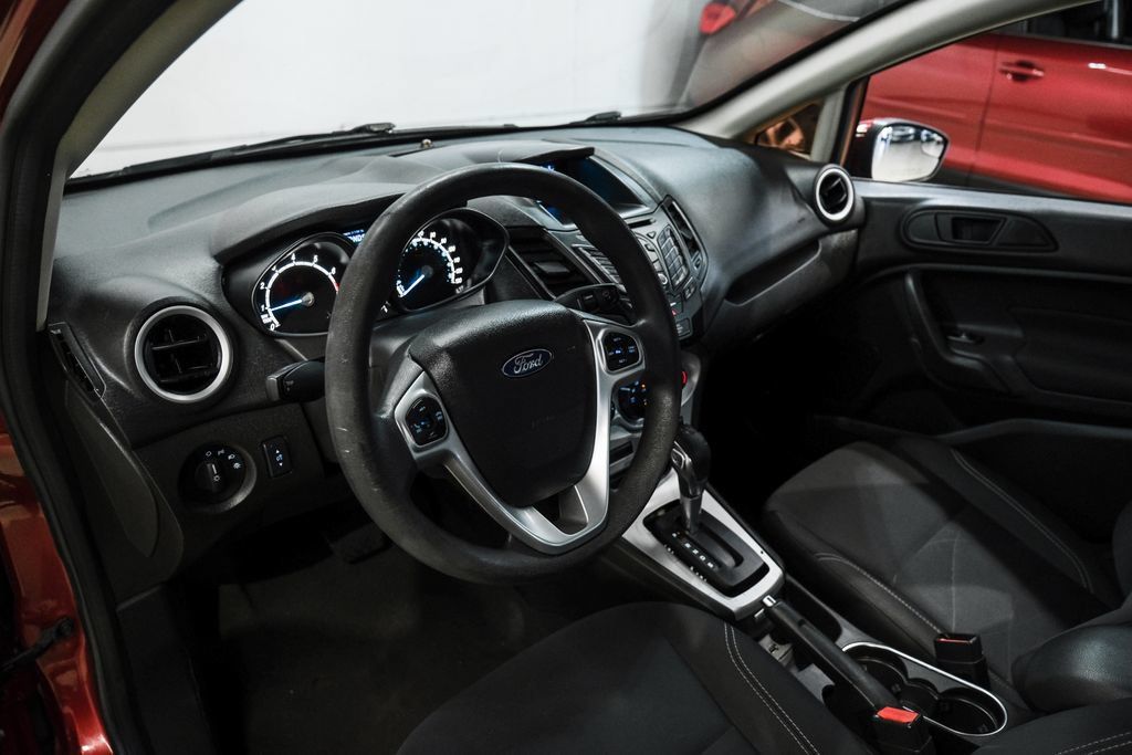 Used 2017 Ford Fiesta SE FWD image 3