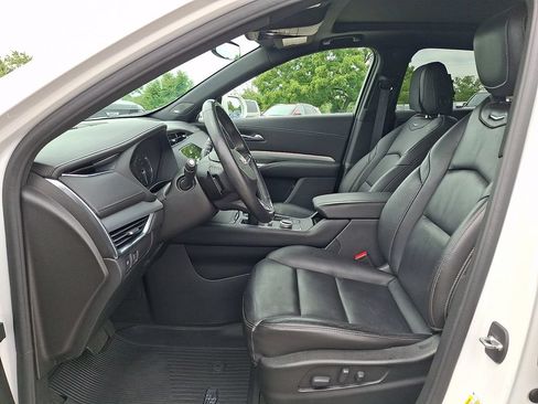 Used 2020 Cadillac XT4 Premium Luxury w/ Cold Weather Package AWD/4WD image 13