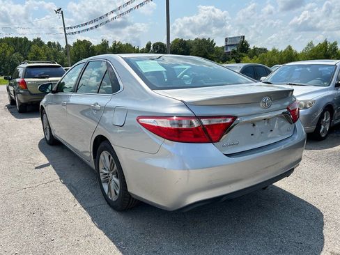 Used 2017 Toyota Camry SE image 4