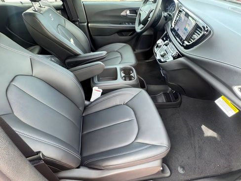 New 2026 Chrysler Pacifica Select w/ S Appearance Package FWD image 11